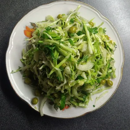 Салат из свежей молодой капусты