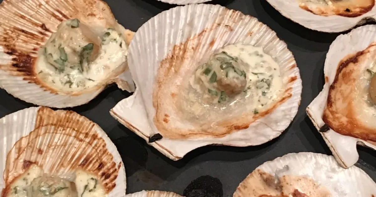 Запечённые морские гребешки в сливочно-чесночном соусе рецепт с фото ...