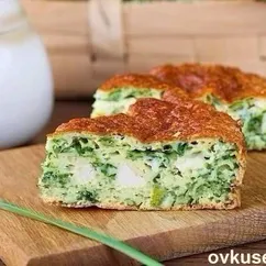 Безумно вкусно-нежный пирог с зеленым луком, курицей и сырной корочкой