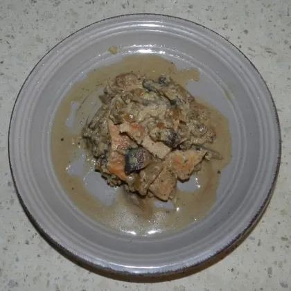 Грудка-гриль в сливочно-грибном соусе