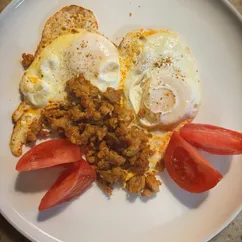 Яичница с фаршем