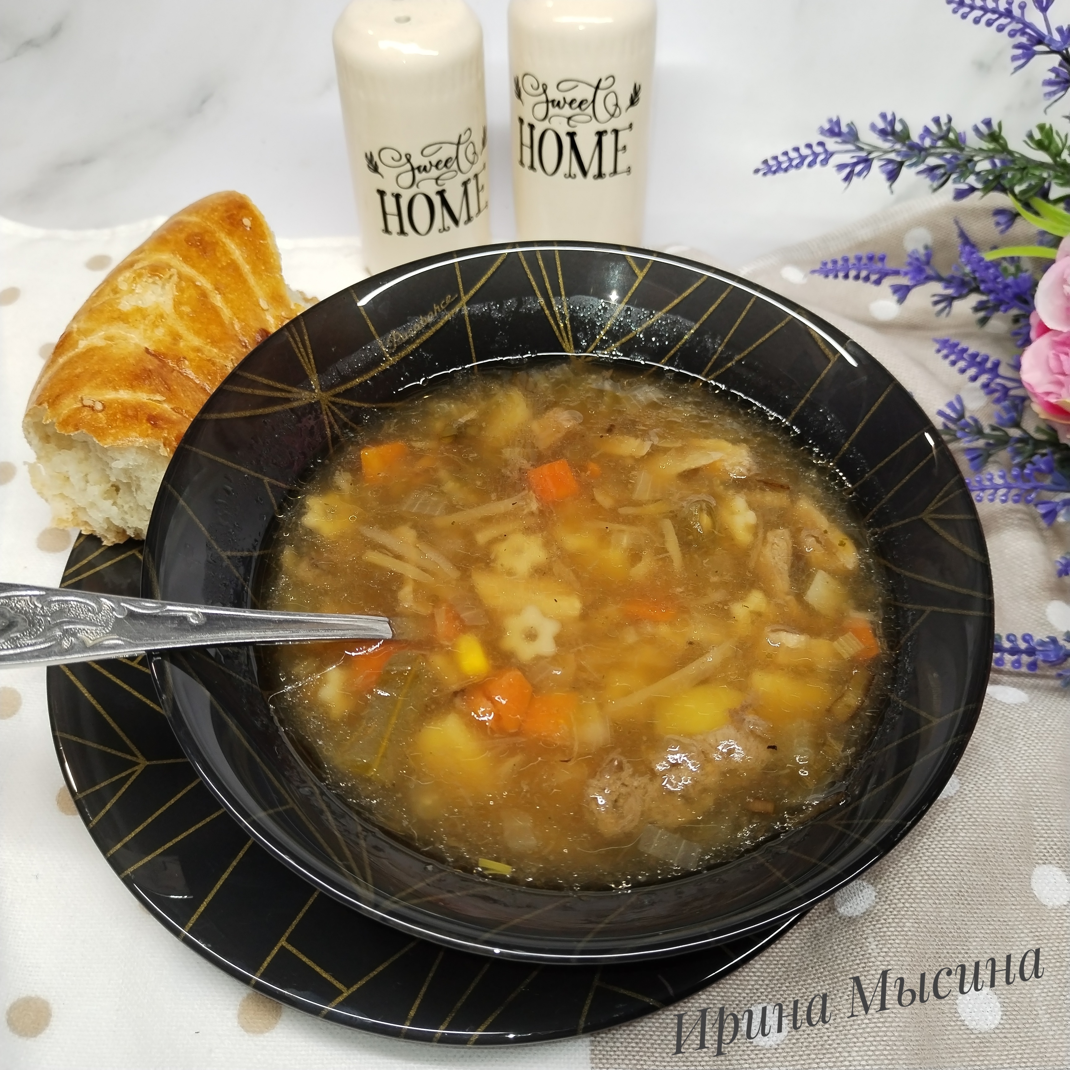 Овощной суп с грибами и макаронами - звёздочками 
