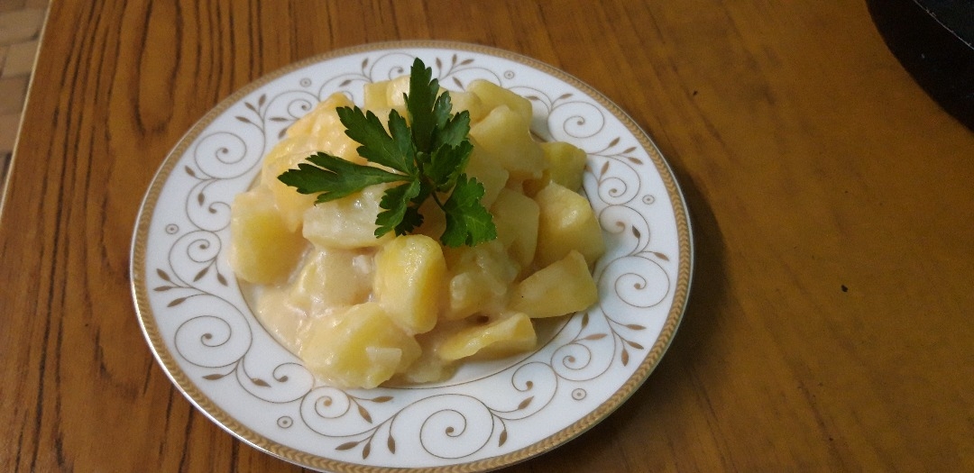 Картофель в молочном соусе с сыром