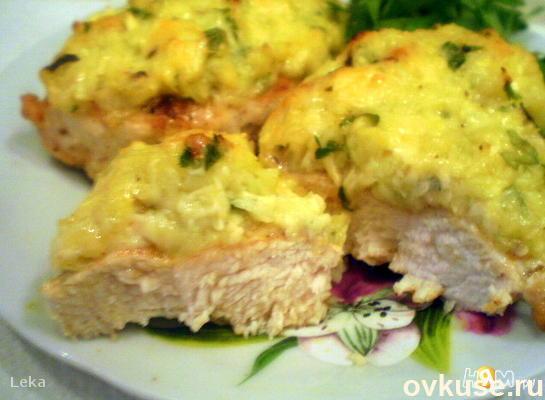 Куриное филе в шубке из кабачка и сыра