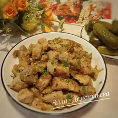 Свинина с луком на сковороде 