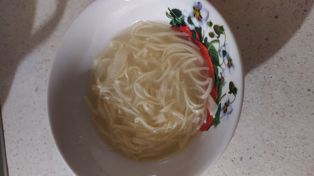 Лапша на курином бульоне