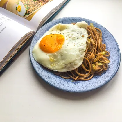 Домашняя гречневая лапша с капустой и яйцом 🍲