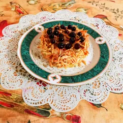 Салат  "Сказка" с морковью и яблоком