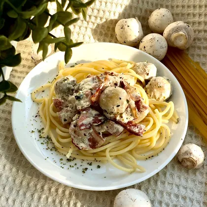 Грибы с беконом в сливочном соусе 🍴