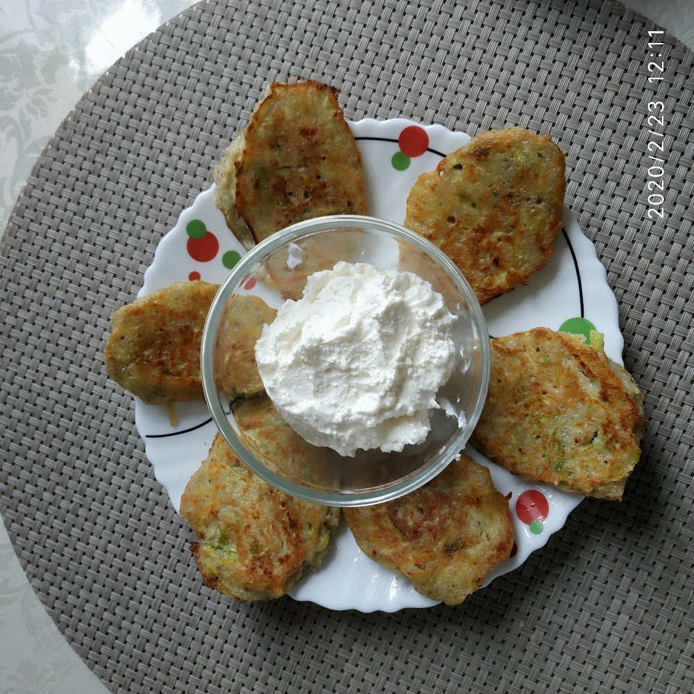 Оладьи из кабачков и сельдерея с мукой из зелёной гречки