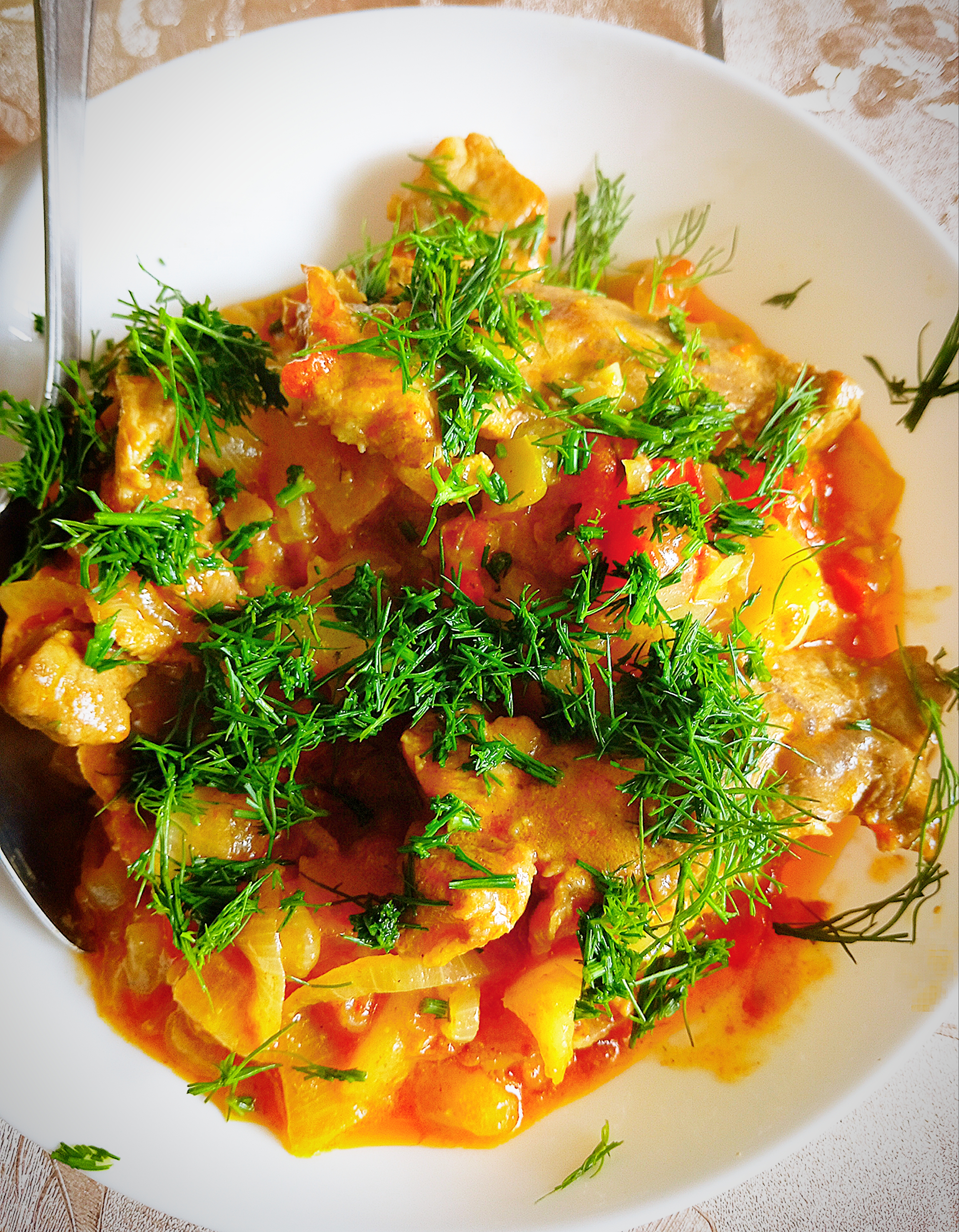 Свинина с помидорами и яблоками