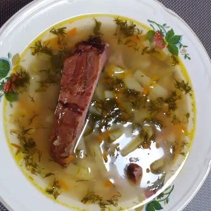 Гороховый суп с мясом и копчеными ребрышками
