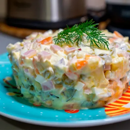 Салат Оливье, вкусный и простой домашний рецепт (Новогодний салат)