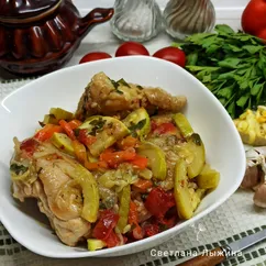 Курица с кабачками на сковороде