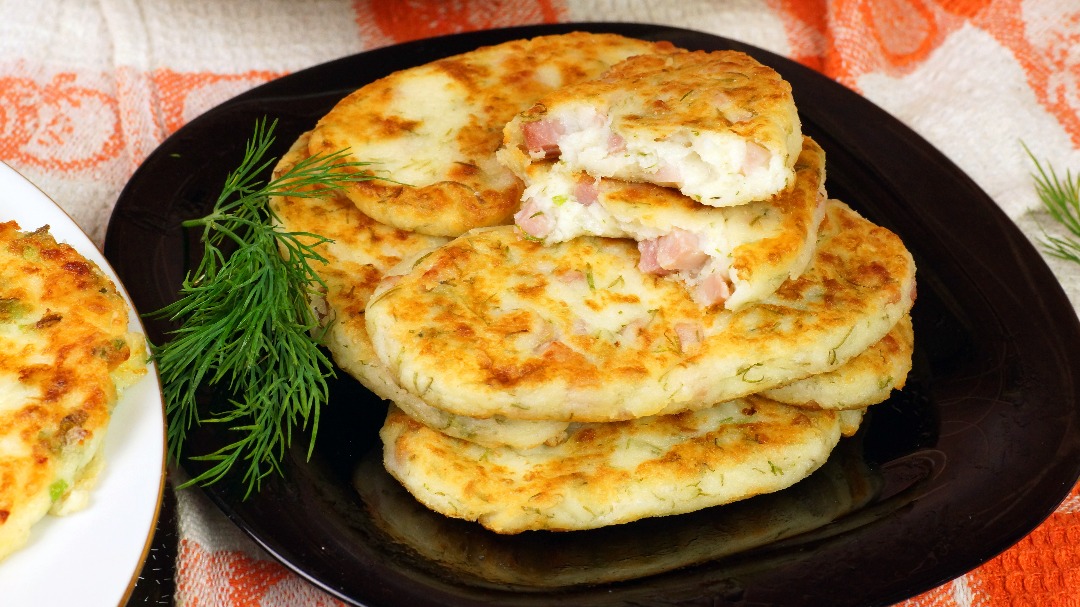 Лепёшки ассорти с начинками из ветчины и сыра