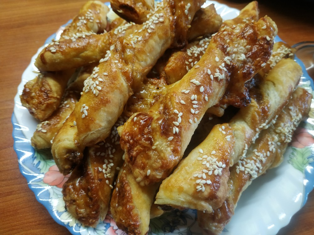Слоёные палочки с сыром