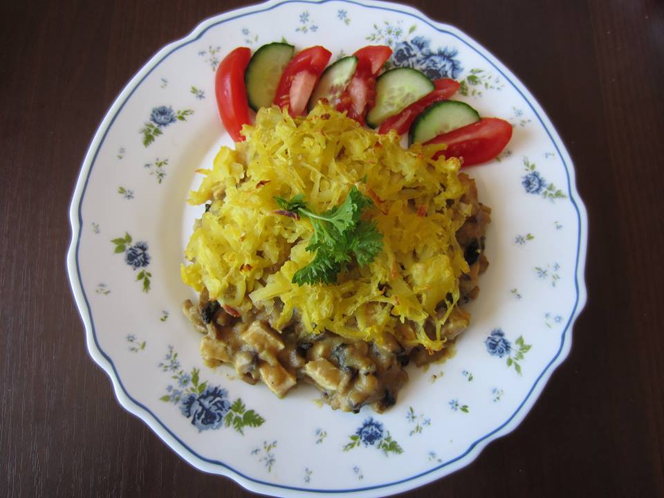 Куриная запеканка с грибами под картофельной шубой