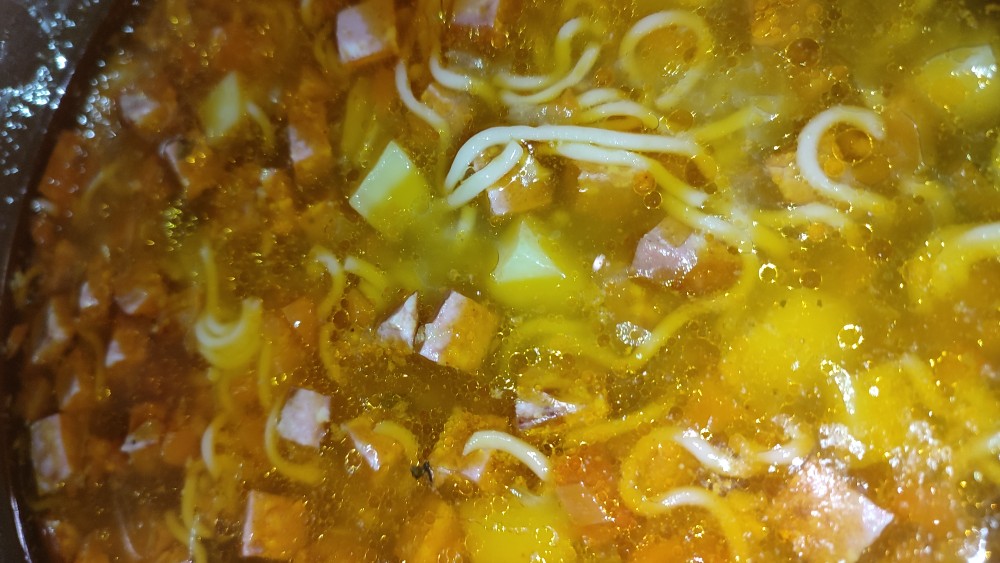 Гороховый суп с колбасой и сыром рецепт пошагово с фото - как приготовить?