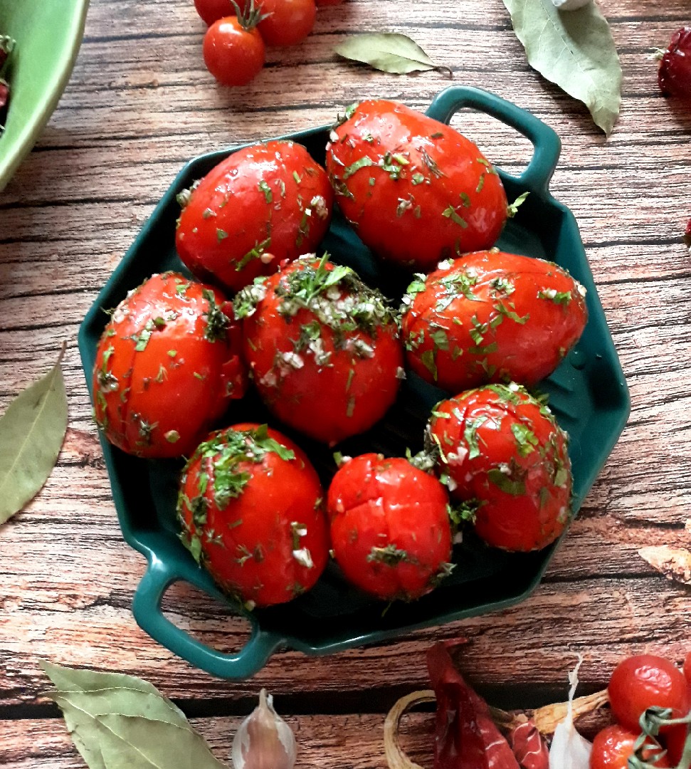 Осенние разносолы - помидоры с чесноком и острым перцем 🍅