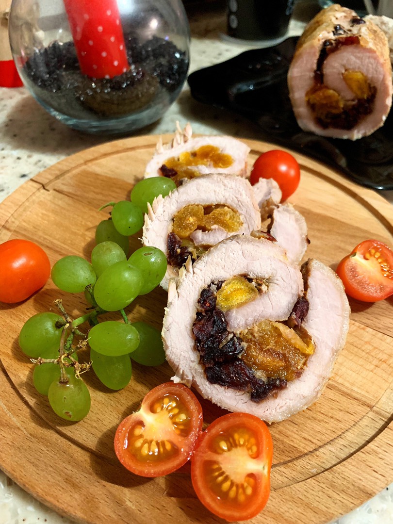 Рулет с клюквой и курагой