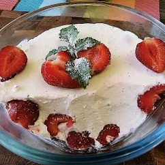 Творожный десерт с желатином и клубникой 🍓