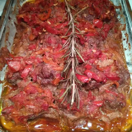 Тефтели запечённые в томатно-луковом соусе с розмарином