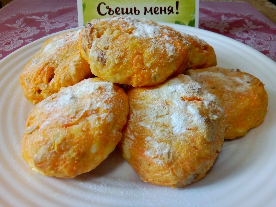 Сырники с морковью и изюмом