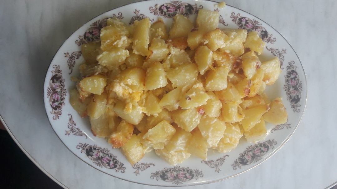 Картошка, запечённая в духовке с майонезом и горчицей - Лайфхакер