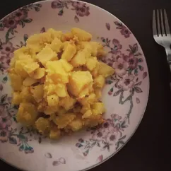 Картофель с яичницей