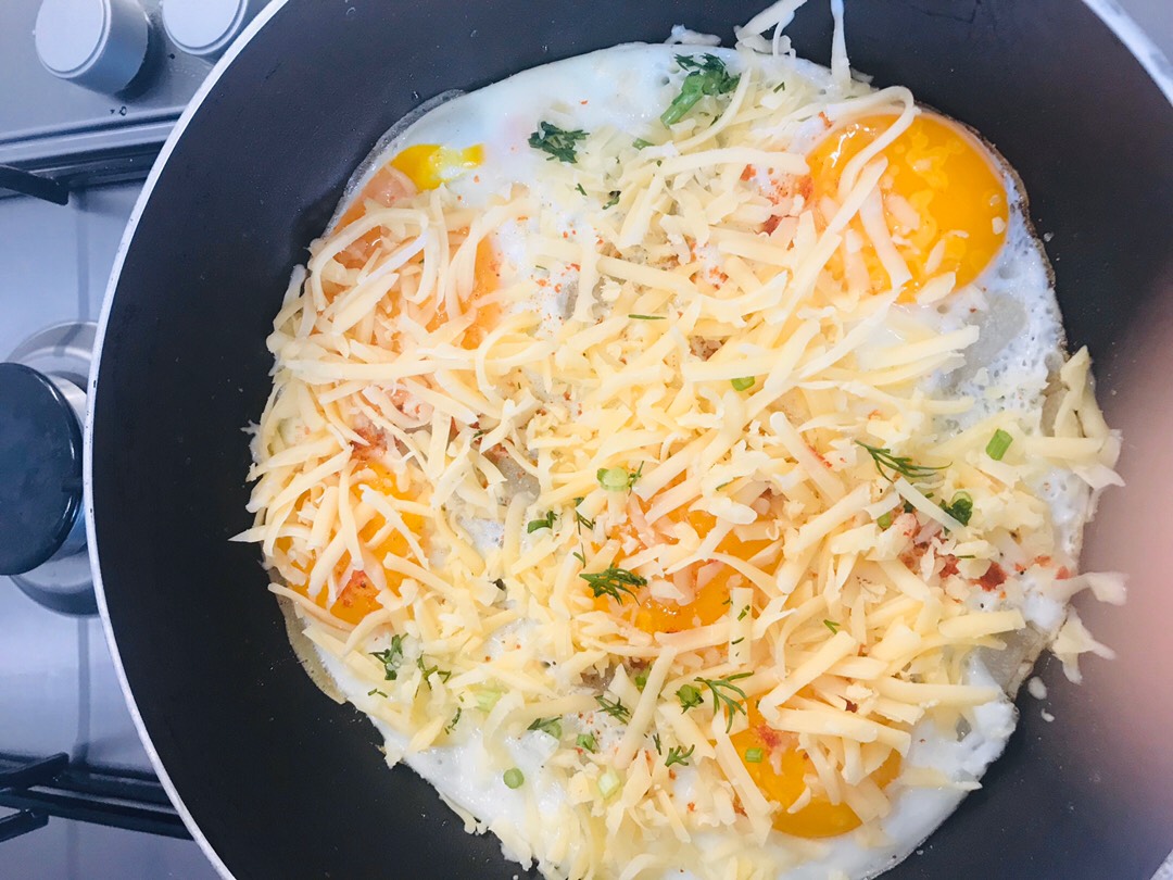 Яичница 🍳 на сале 😋