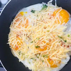 Яичница 🍳 на сале 😋