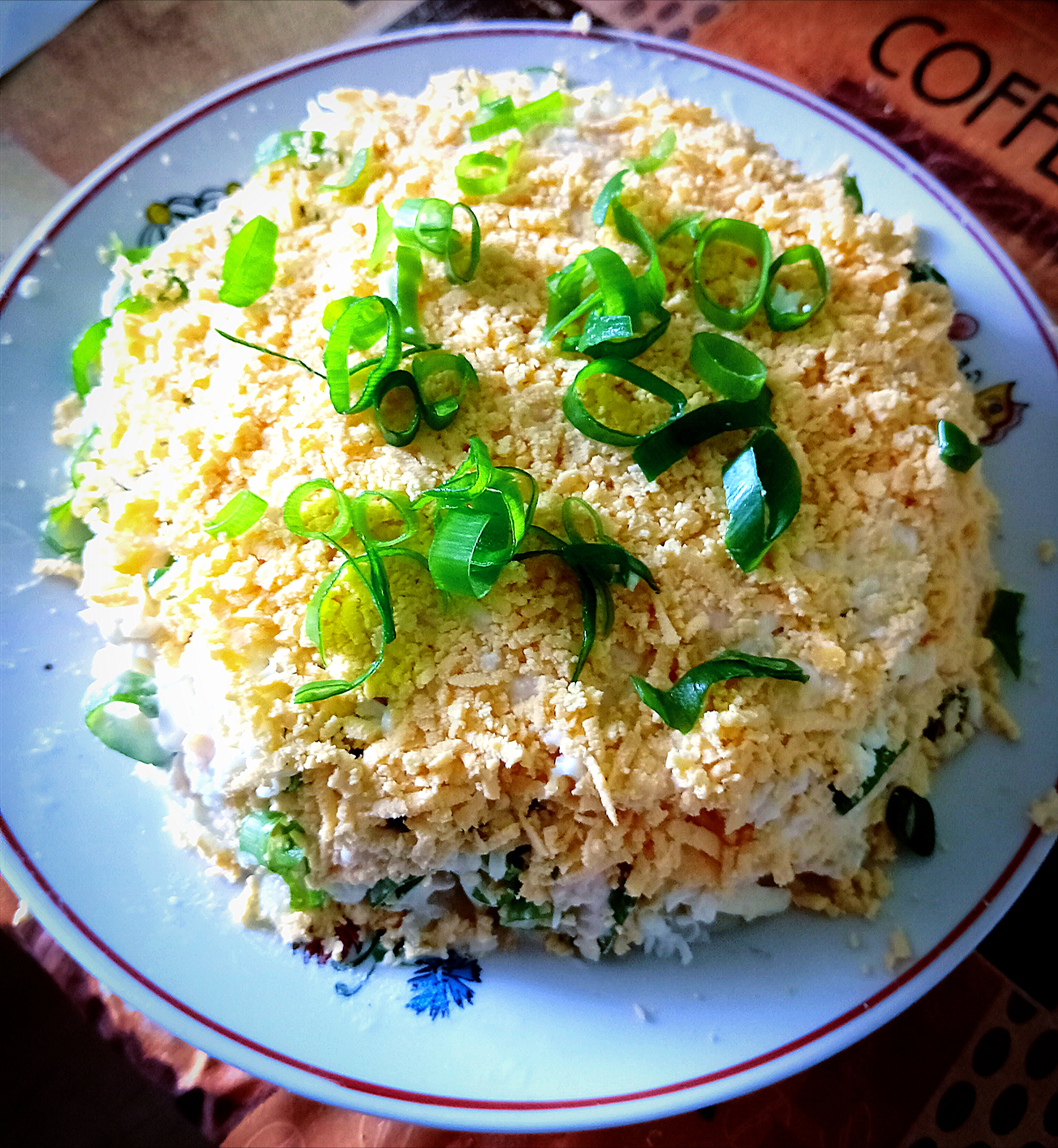 Слоёный салат с икрой минтая
