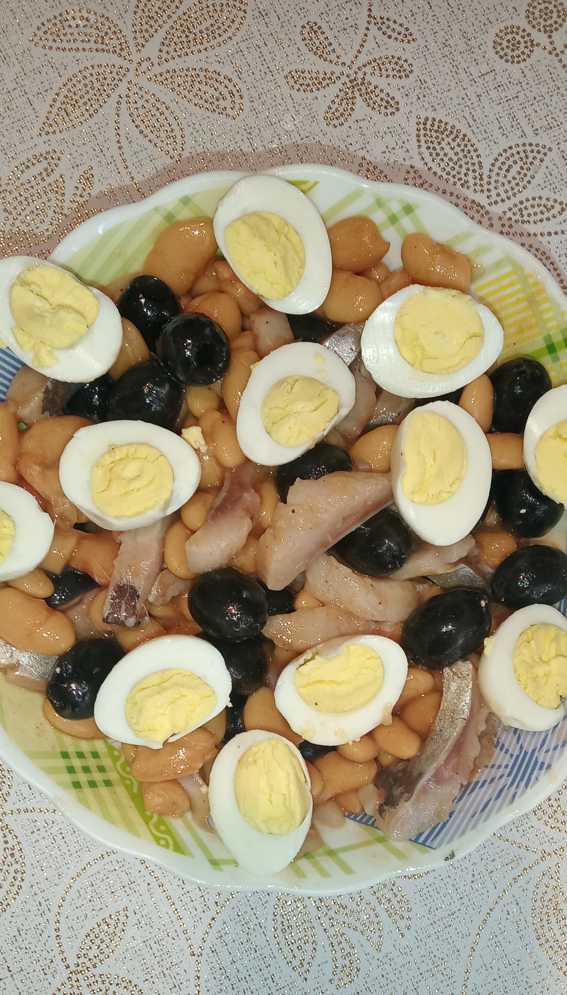 Салат с селёдкой и перепелиными яйцами