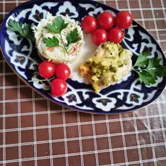 Куриные медальоны с салатом