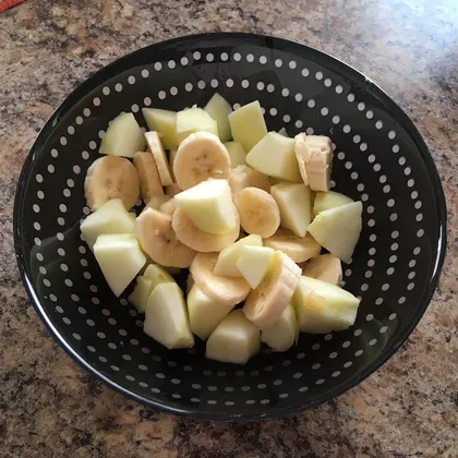 Утренний салат из яблок и бананов