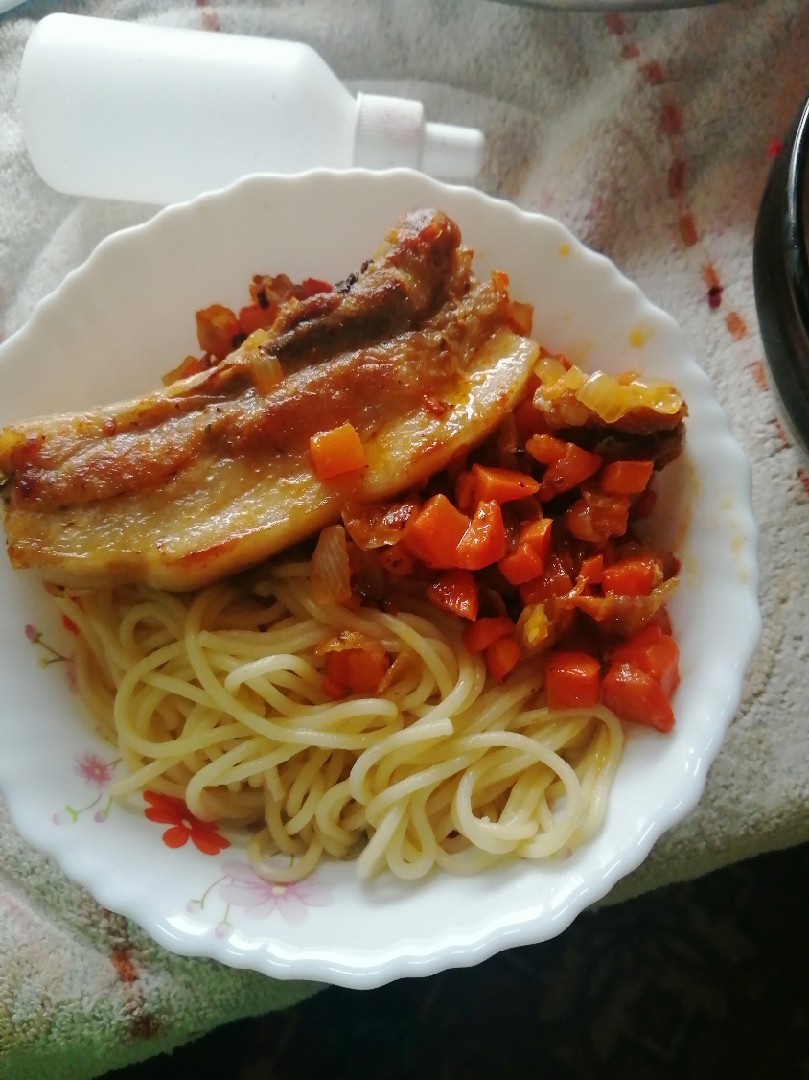 Рёбрышки жареные с овощами