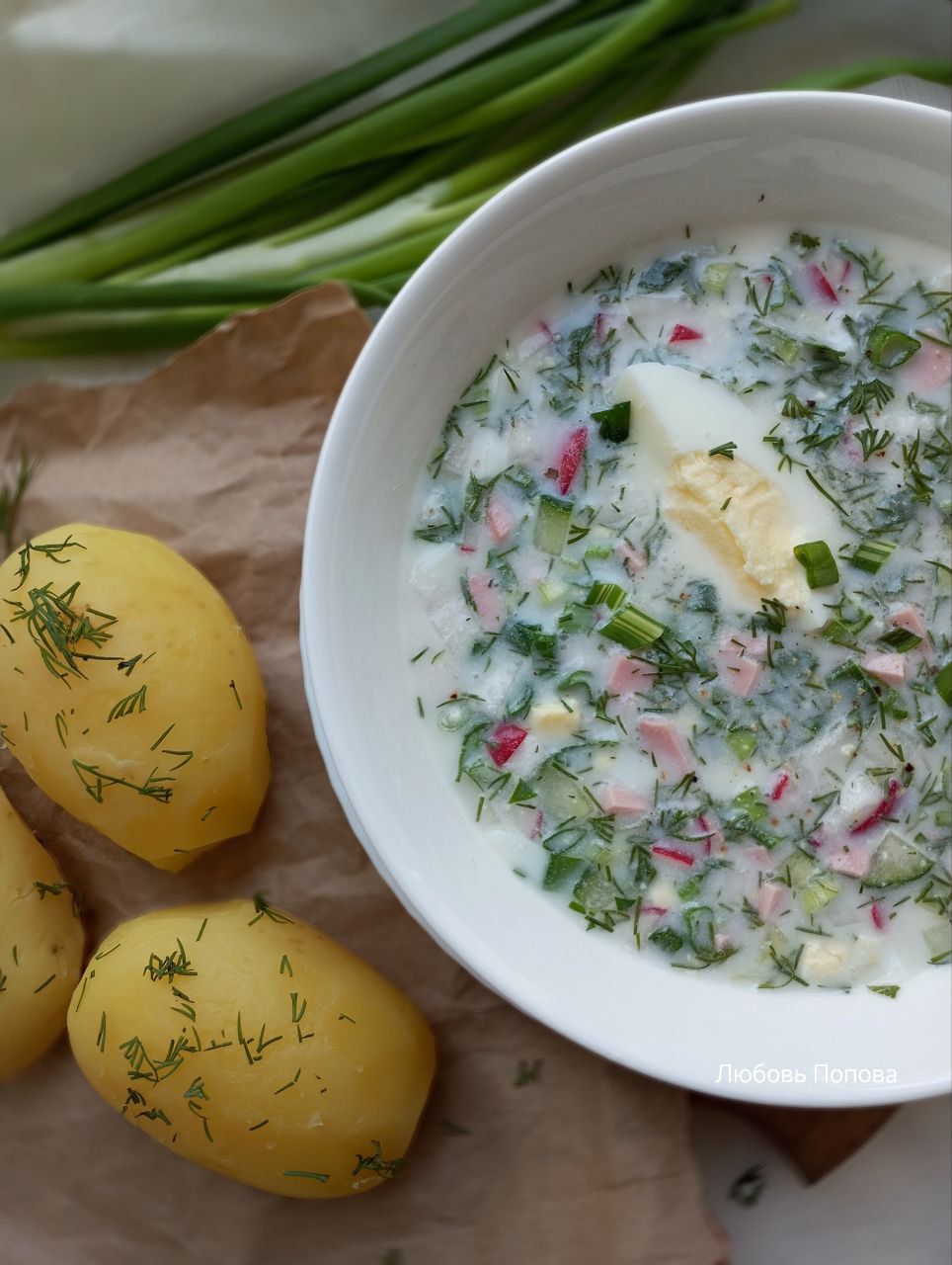 Окрошка вприкуску с горячим картофелем