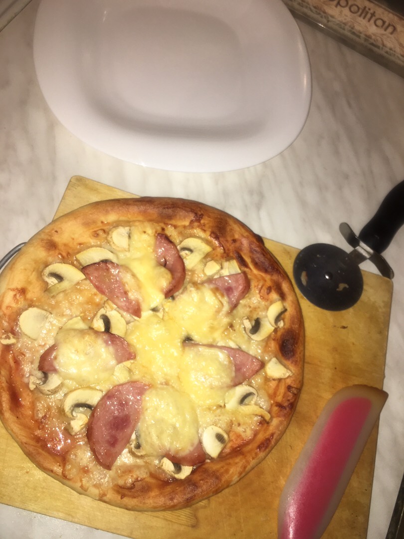 Пицца Итальянская с грибами и ветчиной