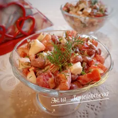 Салат из крабовых палочек, помидоров и фасоли