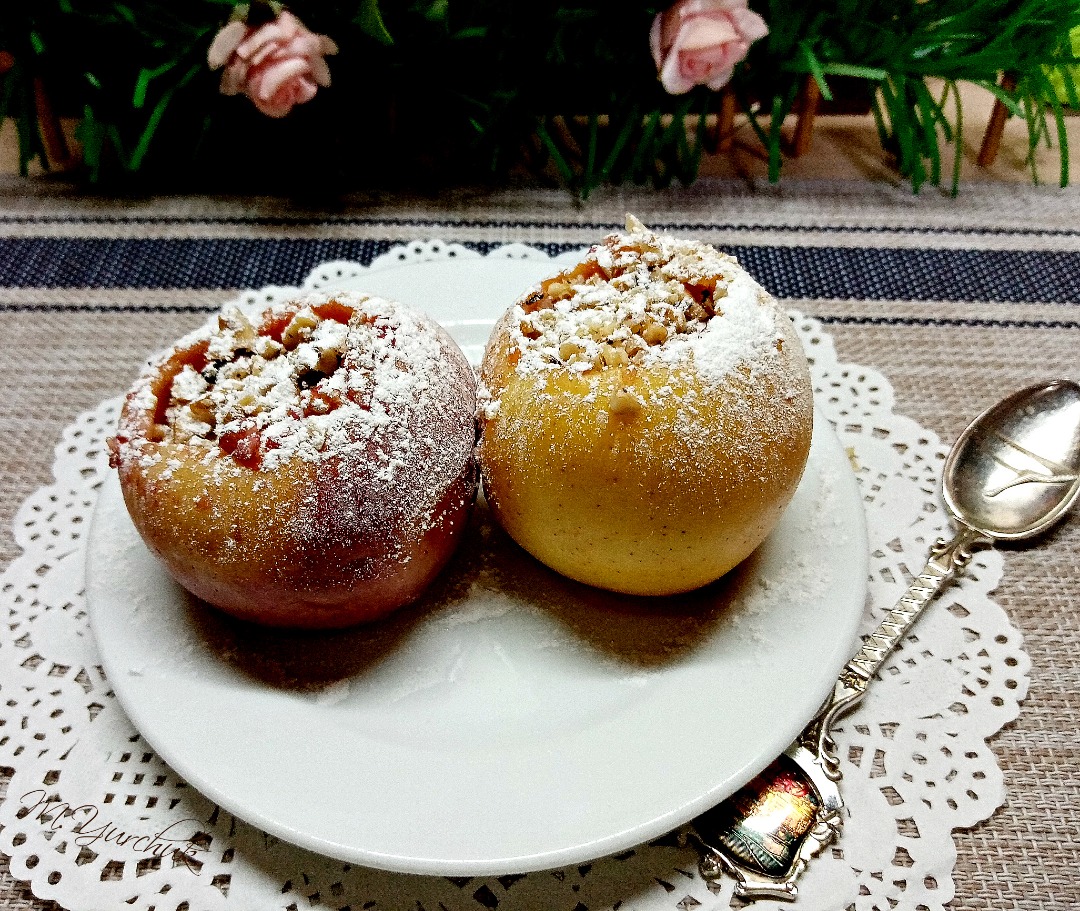 Яблоко, запеченное с малиной