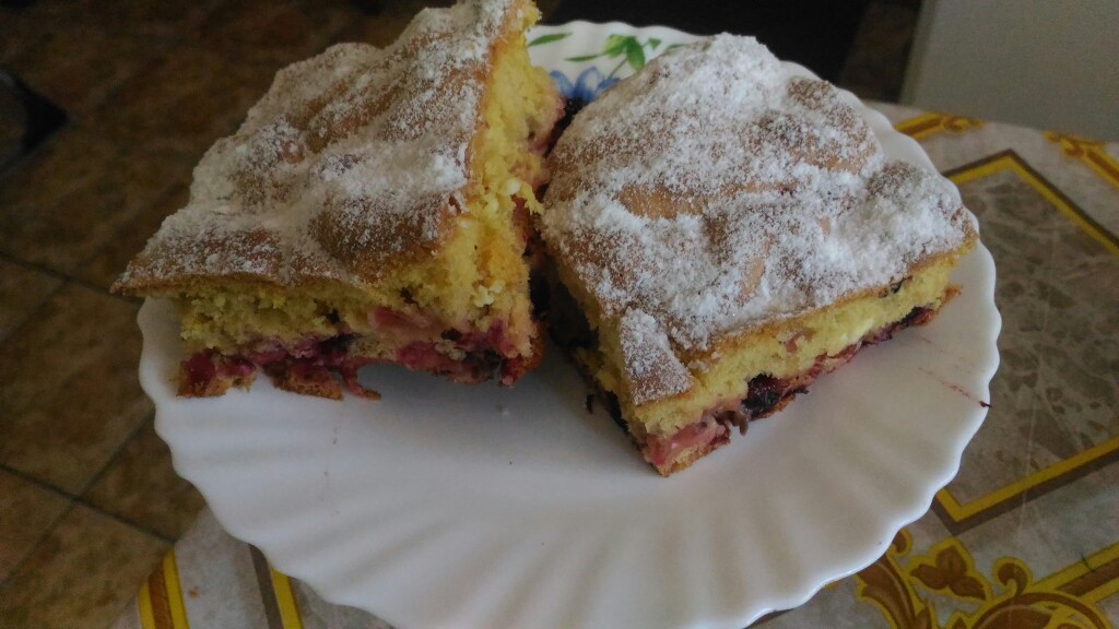 Шарлотка с фруктами