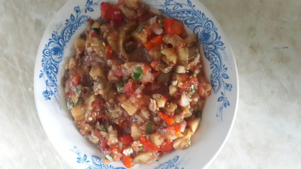 Салат из печенных и сырых овощей на перекус и зиму