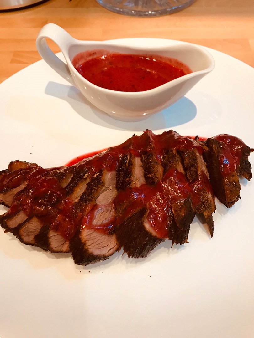 Утиное филе с клюквенным соусом