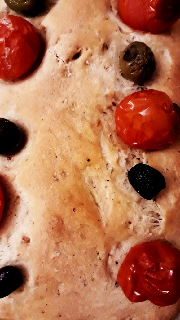 Фокачча с оливками и черри 🍅🍷🧀