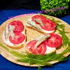 Бутерброды с творожным сыром и шпротами 