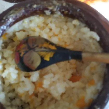 Каша рисовая с тыквой в глиняном горшочке