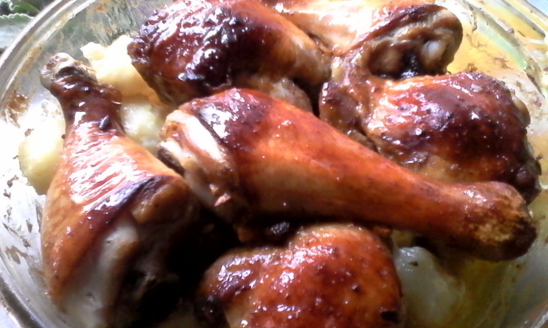 Курица с картошкой и луком, запеченная в духовке, рецепт с фото — баштрен.рф