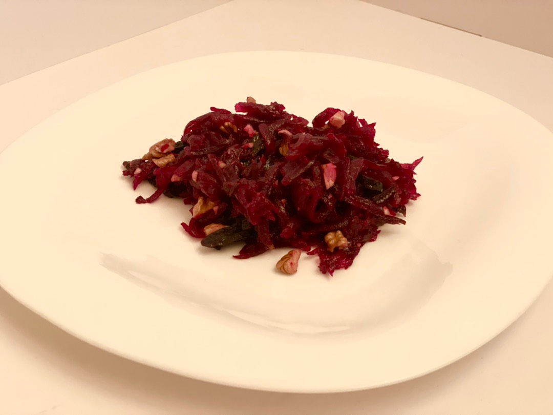 Ингредиенты для салата из свёклы с черносливом и миндалём
