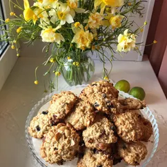 Овсяное печенье с орехами и изюмом