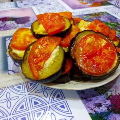 Жареные баклажаны 🍆 с чесноком, сыром и помидорами
